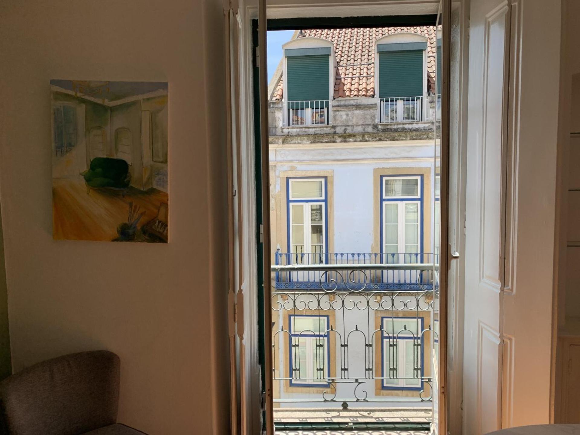 Spacious, Bright And Newly Renovated 2 Bedroom Apartment, Historical Center, Madragoa *