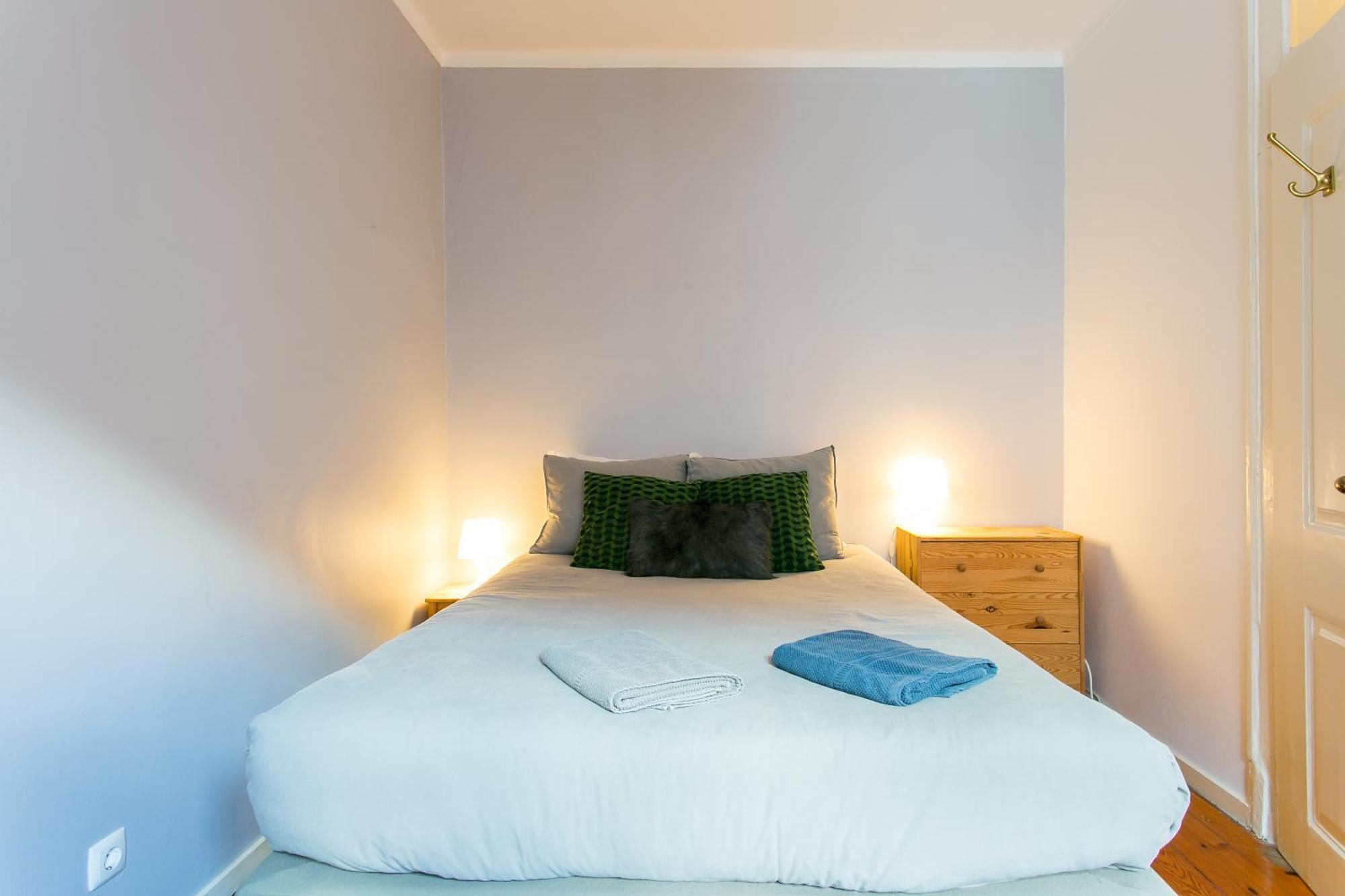 Spacious, Bright And Newly Renovated 2 Bedroom Apartment, Historical Center, Madragoa Apartment