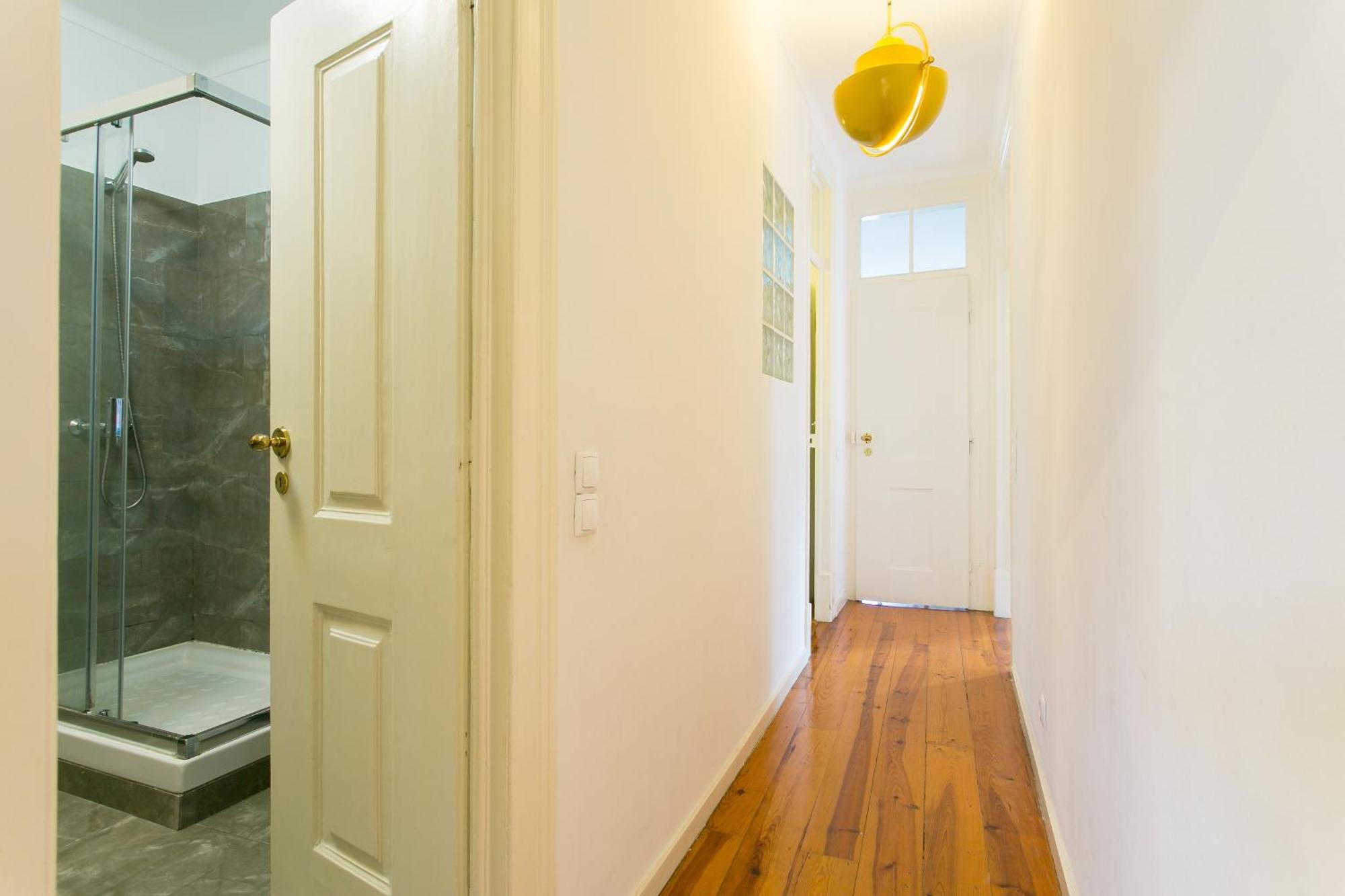 Apartment Spacious, Bright And Newly Renovated 2 Bedroom Apartment, Historical Center, Madragoa Lisbon