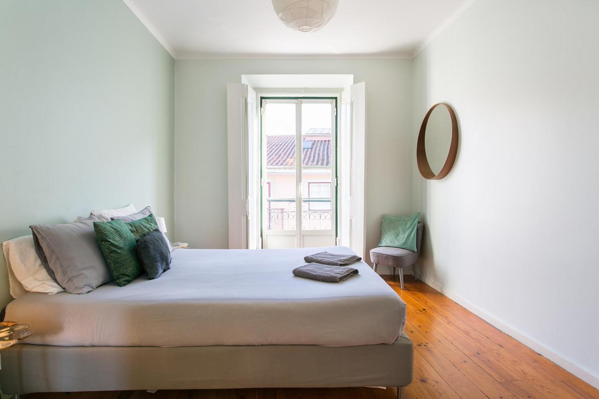 Apartment Spacious, Bright And Newly Renovated 2 Bedroom Apartment, Historical Center, Madragoa
