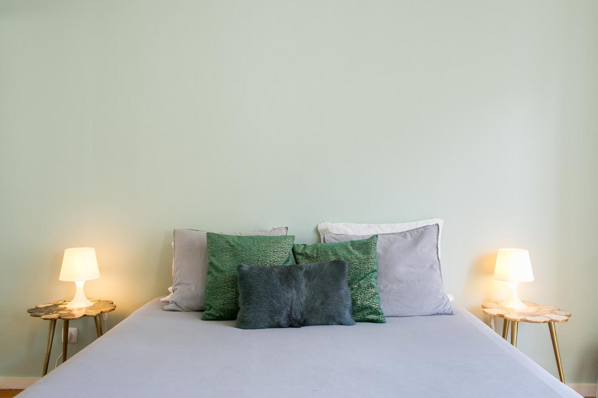 Apartment Spacious, Bright And Newly Renovated 2 Bedroom Apartment, Historical Center, Madragoa *