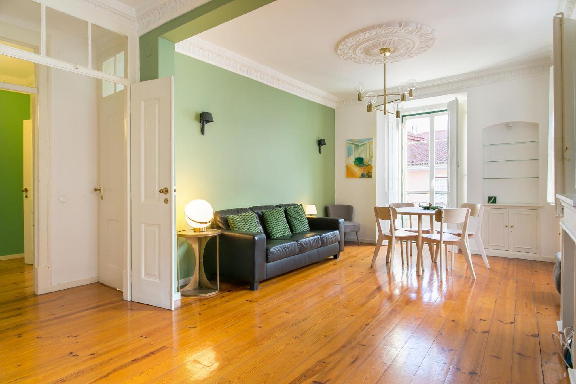 Spacious, Bright And Newly Renovated 2 Bedroom Apartment, Historical Center, Madragoa Apartment Lisbon