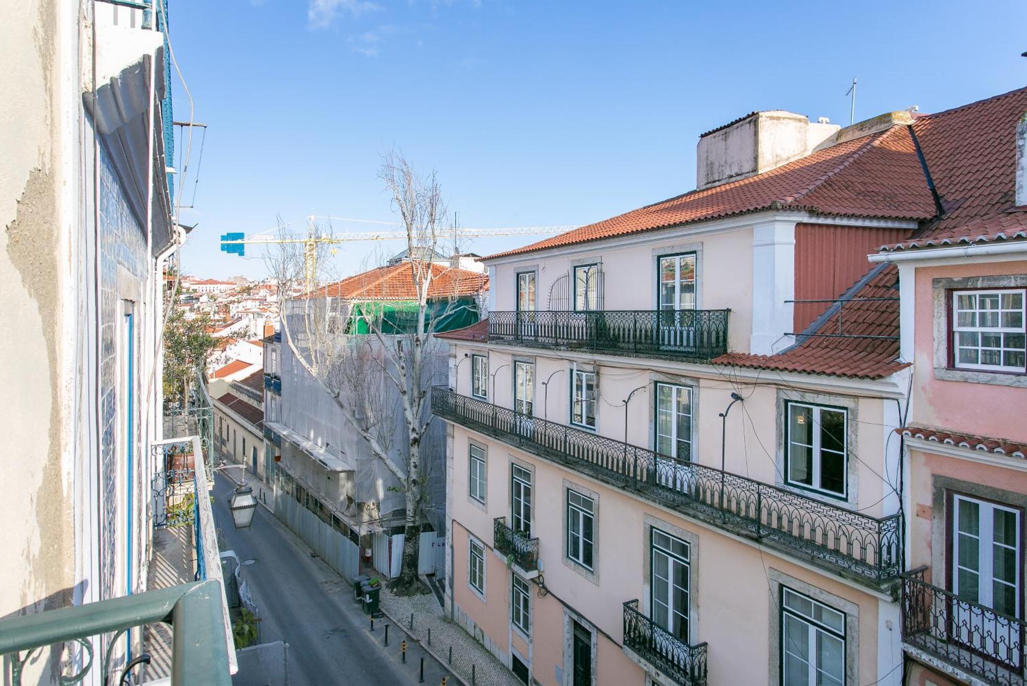 Apartment Spacious, Bright And Newly Renovated 2 Bedroom Apartment, Historical Center, Madragoa Lisbon