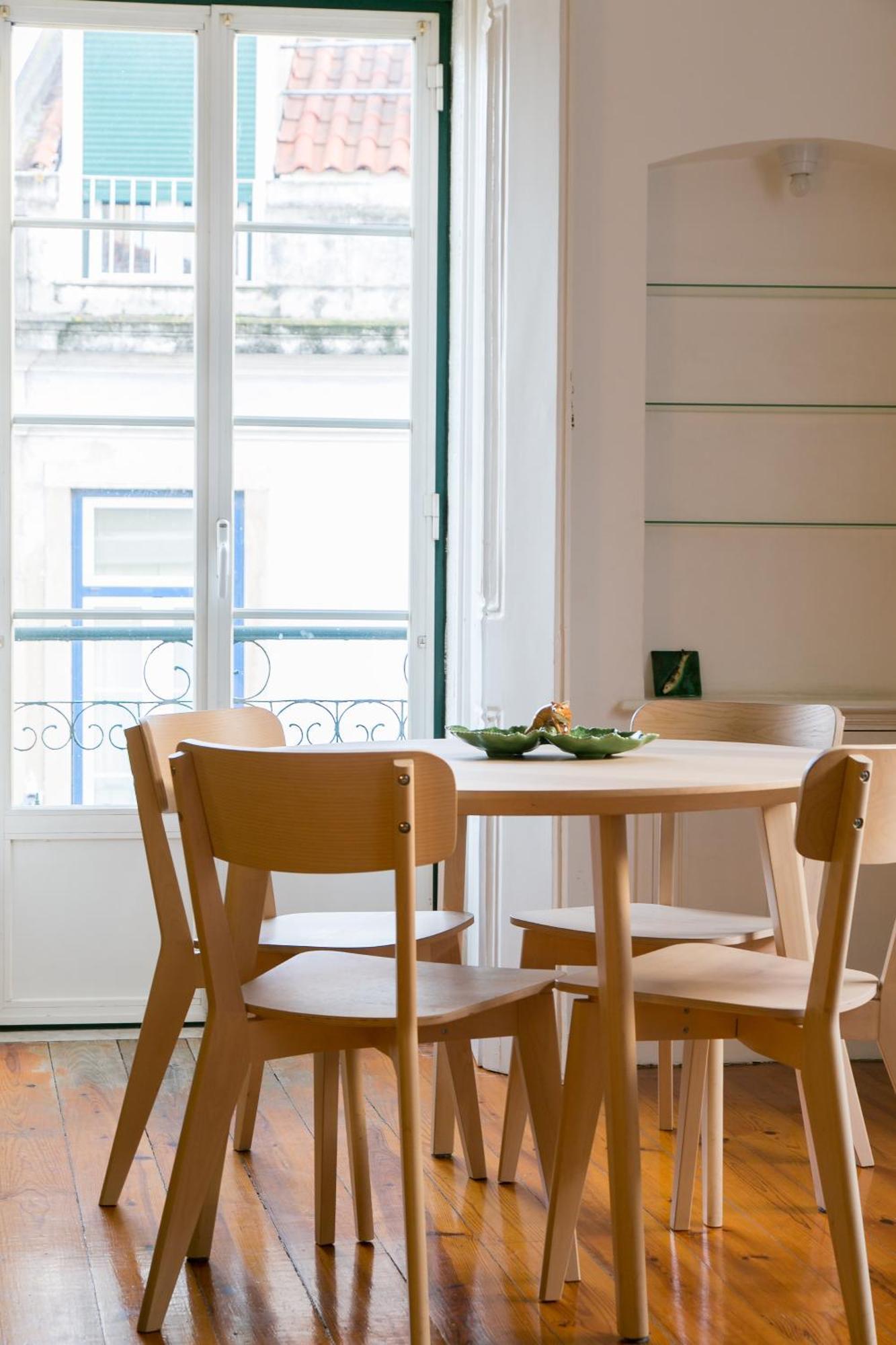 Spacious, Bright And Newly Renovated 2 Bedroom Apartment, Historical Center, Madragoa * Lisbon