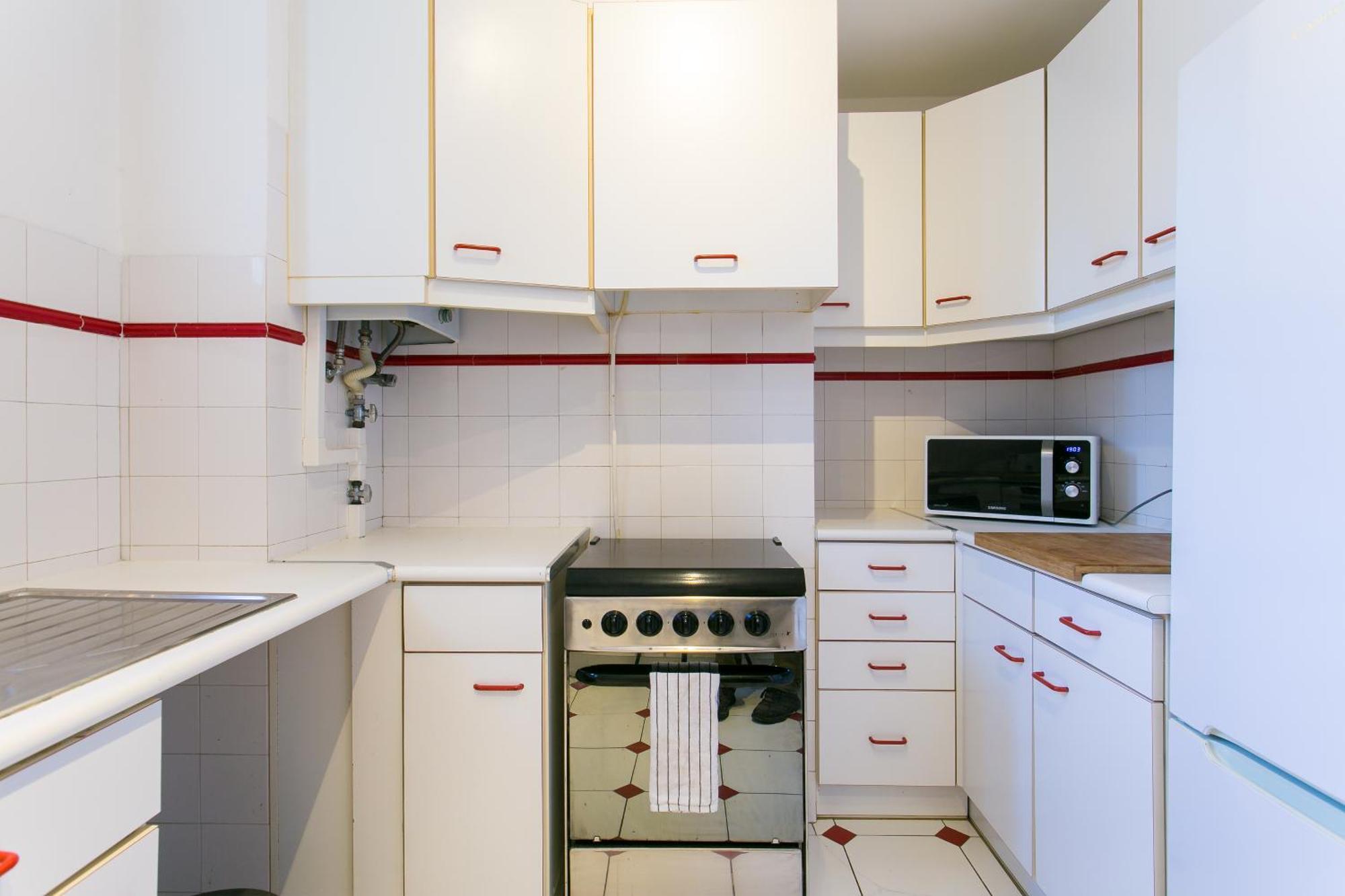 Apartment Spacious, Bright And Newly Renovated 2 Bedroom Apartment, Historical Center, Madragoa