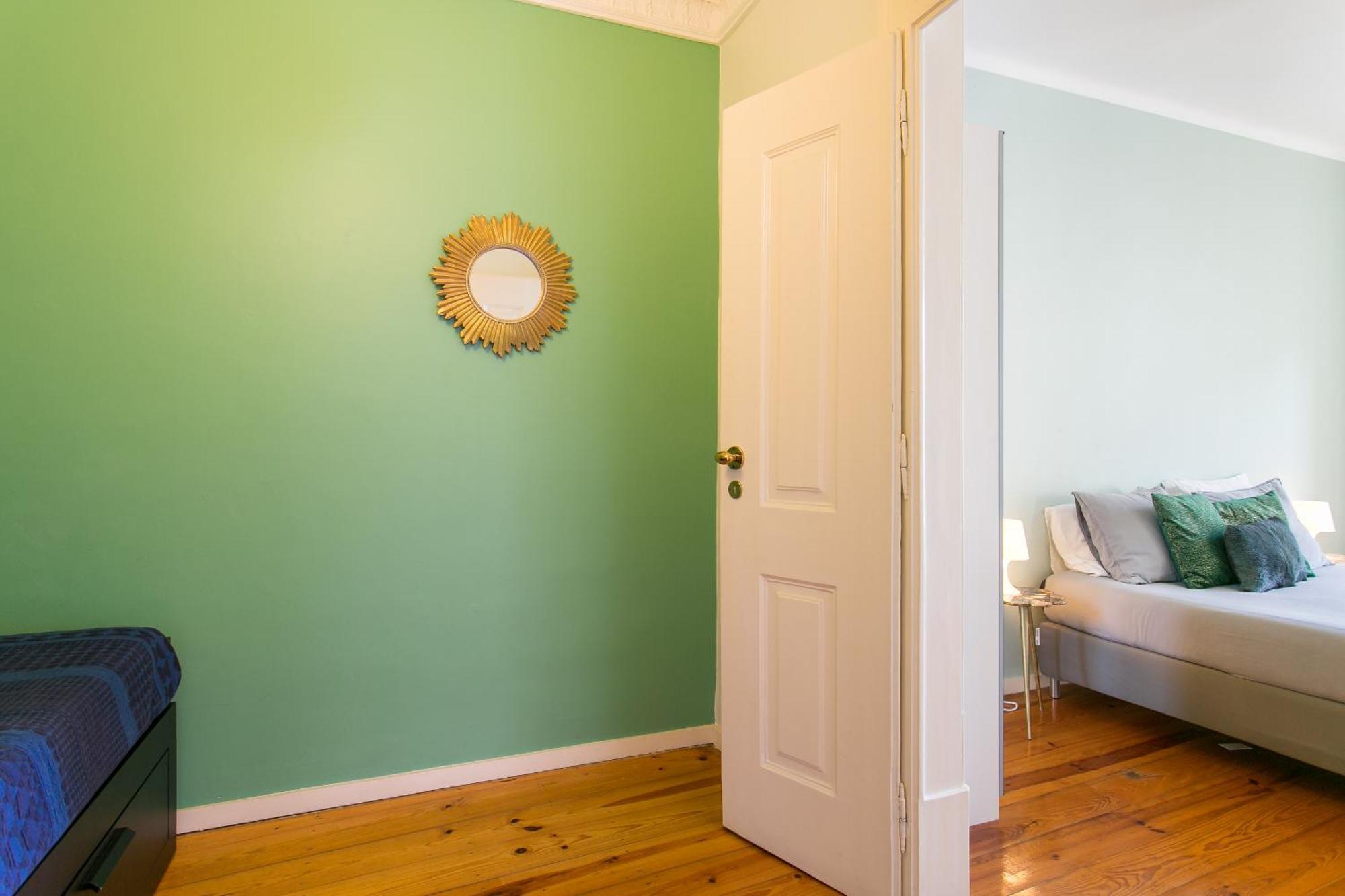 Spacious, Bright And Newly Renovated 2 Bedroom Apartment, Historical Center, Madragoa * Lisbon
