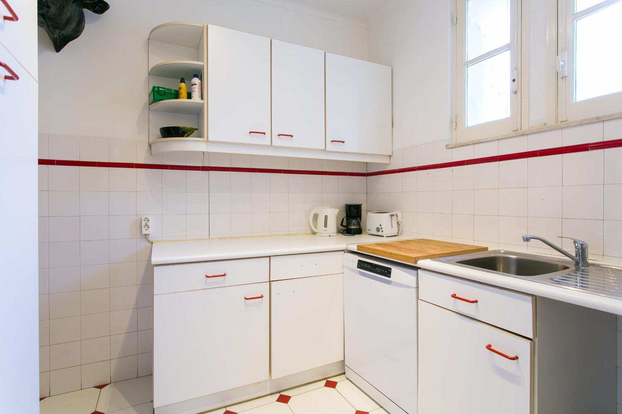 Spacious, Bright And Newly Renovated 2 Bedroom Apartment, Historical Center, Madragoa Apartment Lisbon